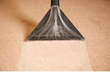 Canadian Carpet Cleaning’s carpet cleaner cleaning carpet browning.