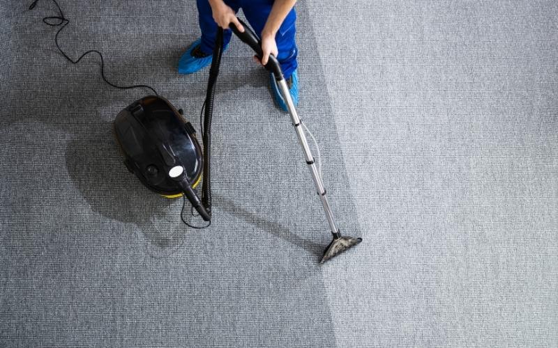 Canadian Carpet Cleaning team cleaning a carpet